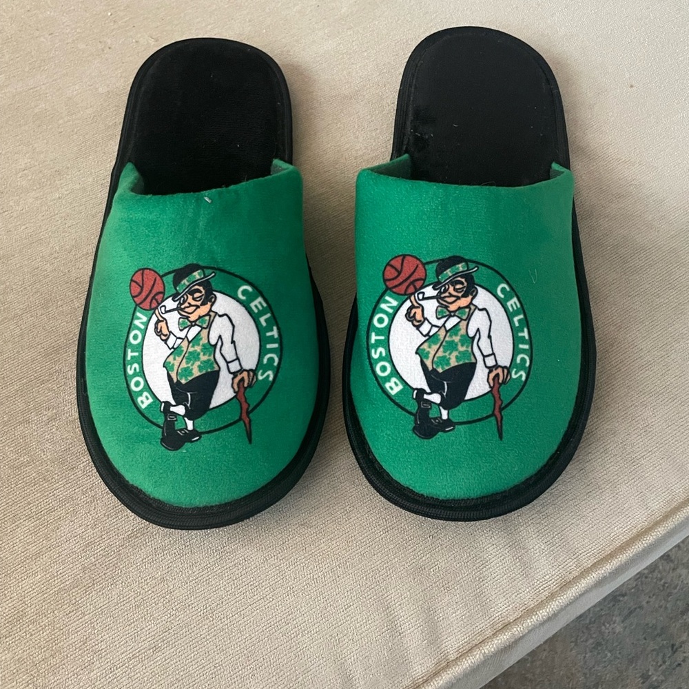 Celtics slippers Men’s size medium 9-10